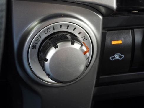 Used 2020 Toyota 4Runner SR5 AWD/4WD image 78