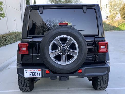 Used 2019 Jeep Wrangler Unlimited Sahara image 5