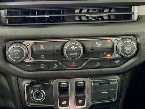 Used 2026 Jeep Wrangler Sport AWD/4WD image 20