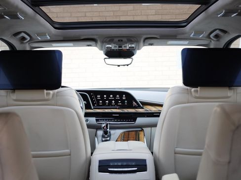 Used 2021 Cadillac Escalade Premium Luxury Platinum w/ LPO, Floor Liner Package AWD/4WD image 31