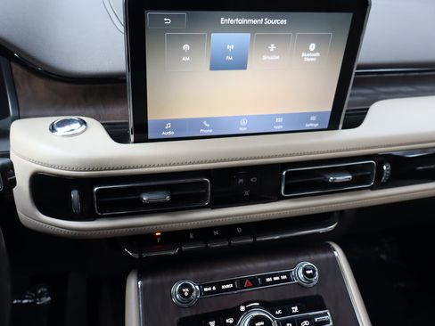 Used 2020 Lincoln Aviator Reserve image 27