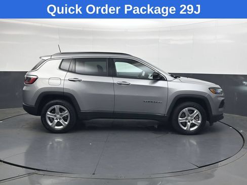 Used 2023 Jeep Compass Latitude w/ Sun and Sound Group AWD/4WD image 3