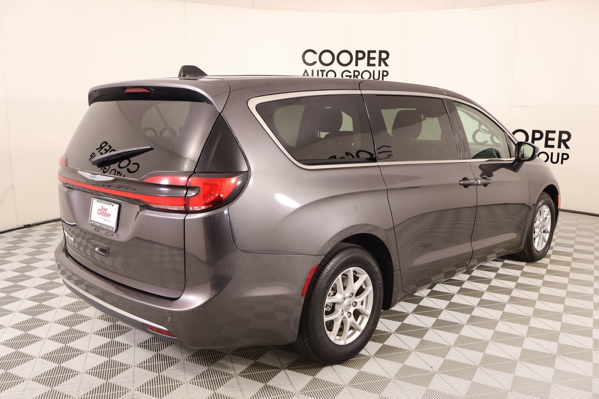 Used 2023 Chrysler Pacifica Touring-L FWD image 20
