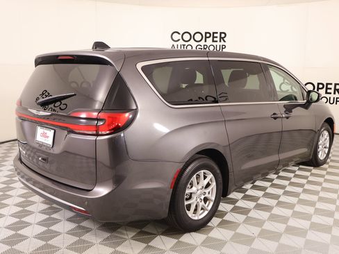 Used 2023 Chrysler Pacifica Touring-L FWD image 20