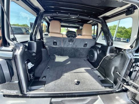 Used 2021 Jeep Wrangler Unlimited Rubicon w/ Xtreme Recon 35" Tire Package AWD/4WD image 23