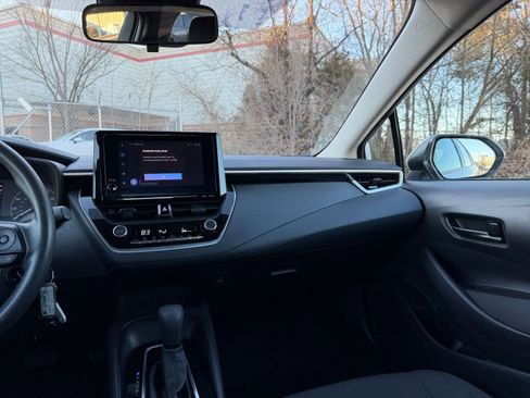 Used 2025 Toyota Corolla LE image 33