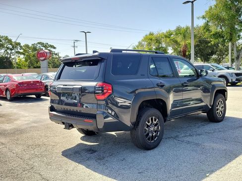 New 2026 Toyota 4Runner SR5 AWD/4WD image 4