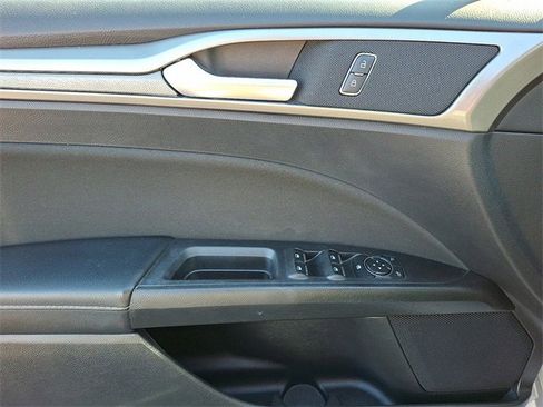 Certified 2019 Ford Fusion SE image 10