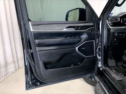 Used 2022 Jeep Wagoneer Series II w/ Premium Group I AWD/4WD image 21