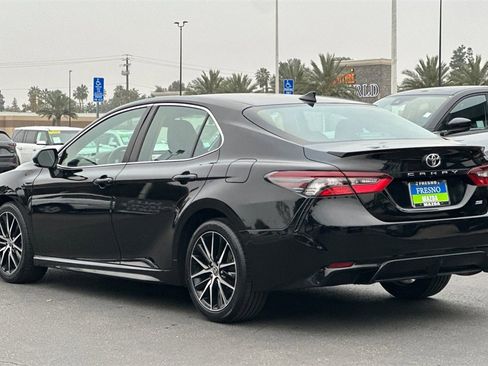 Used 2022 Toyota Camry SE image 8