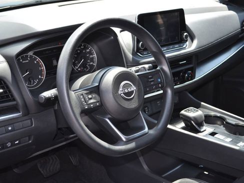 Used 2024 Nissan Rogue SV image 9