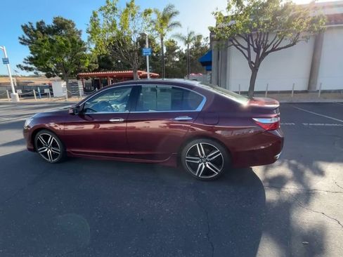 Used 2017 Honda Accord Touring image 6