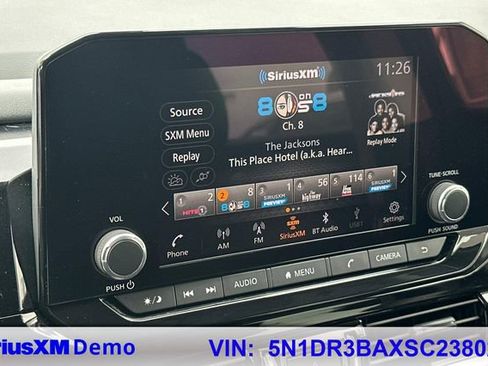 Used 2025 Nissan Pathfinder SV FWD image 27