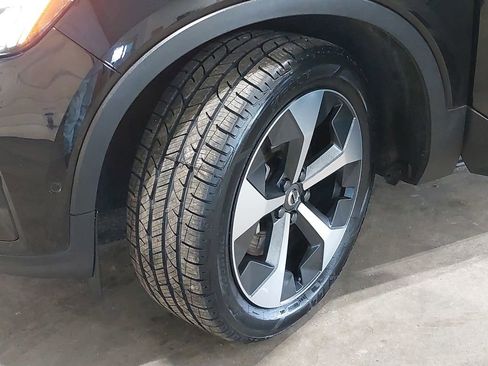 Used 2024 Volvo XC40 B5 Plus w/ Climate Package image 33