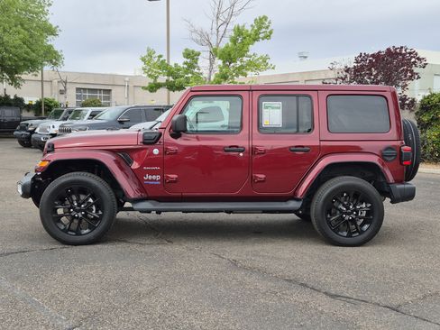 Used 2021 Jeep Wrangler Unlimited Sahara w/ Cold Weather Group AWD/4WD image 4