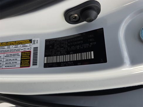 Used 2024 Toyota Sienna Platinum image 39