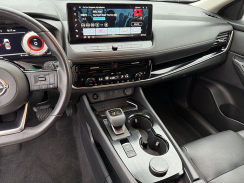 Used 2024 Nissan Rogue SL w/ SL Premium Package image 30