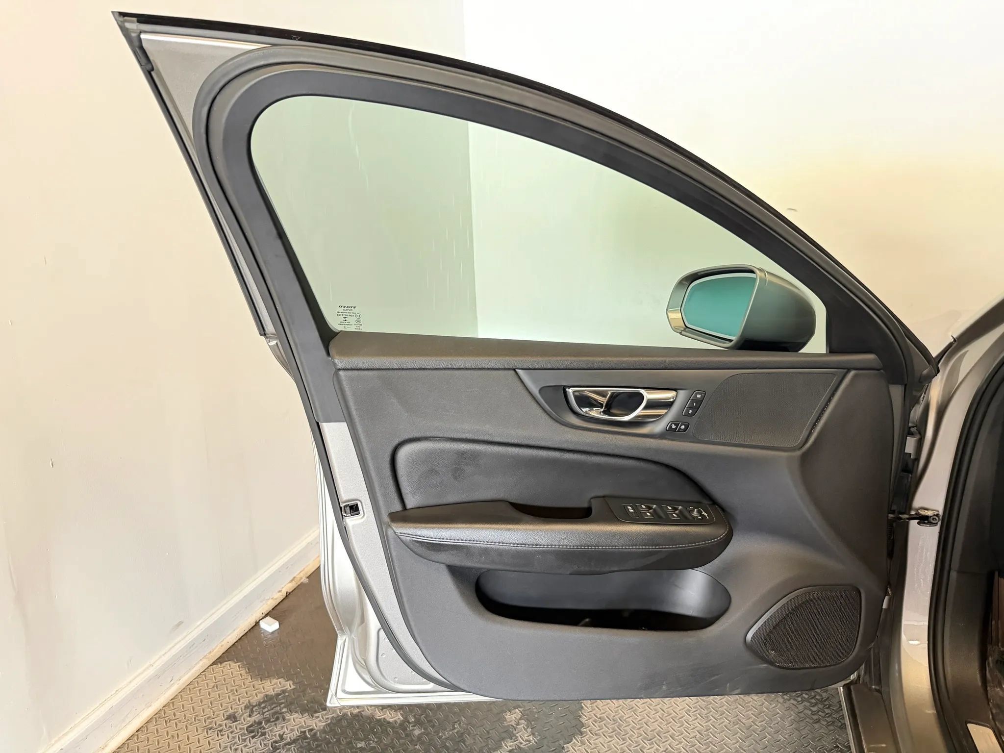 Used 2019 Volvo S60 T5 Momentum w/ Premium Package FWD image 8