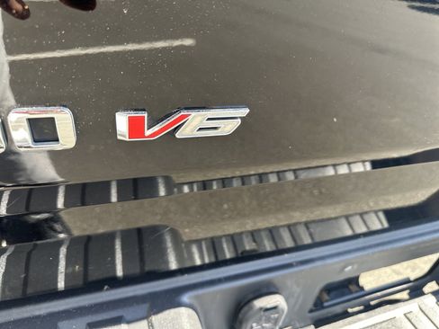 Used 2017 Chevrolet Colorado LT w/ LT Convenience Package RWD image 8