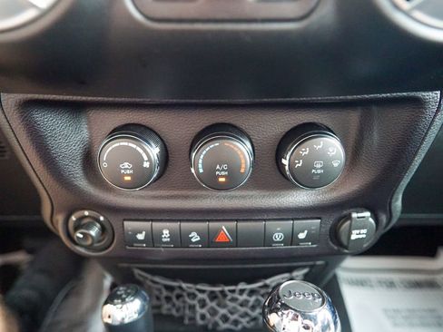Used 2016 Jeep Wrangler Rubicon AWD/4WD image 20