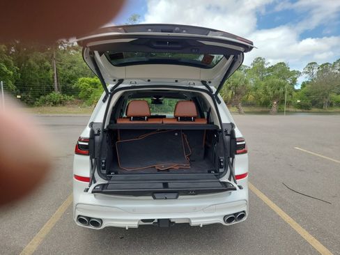 Used 2024 BMW ALPINA XB7 image 10