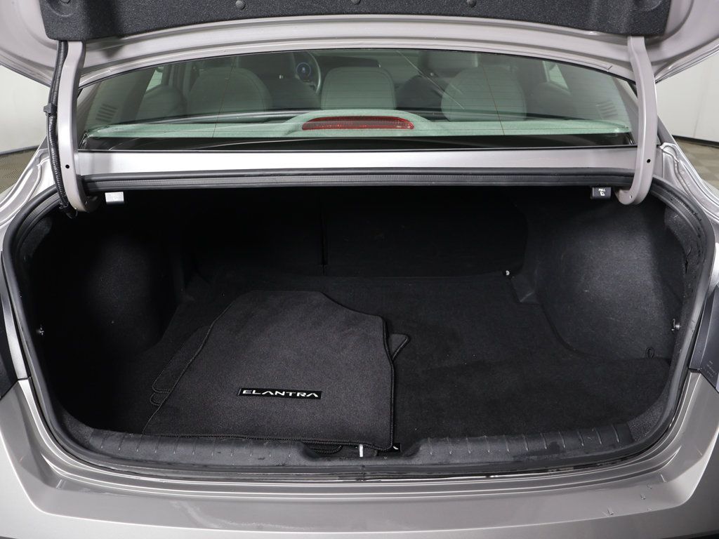Certified 2024 Hyundai Elantra SEL w/ Convenience Package FWD image 17