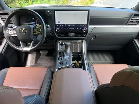 Used 2024 Lexus GX 550 w/ Accessory Package (2T) AWD/4WD image 12