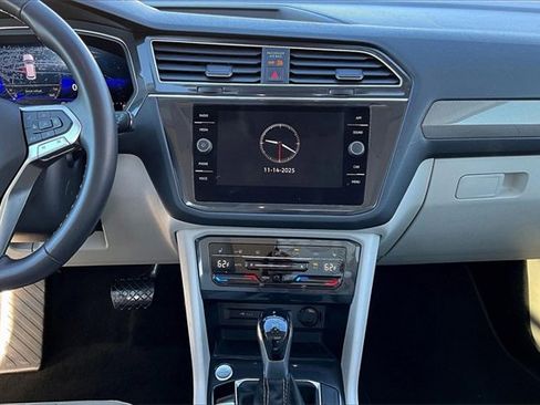 Used 2023 Volkswagen Tiguan SE image 6