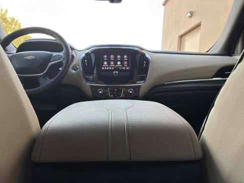 Used 2022 Chevrolet Traverse LS FWD image 38