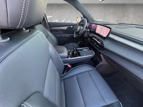 Used 2025 Buick Enclave Preferred w/ Power Package image 29