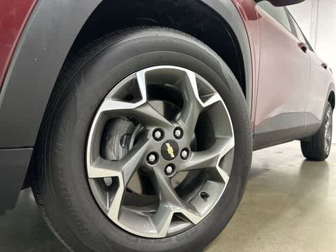 Used 2025 Chevrolet Trax LT FWD image 28