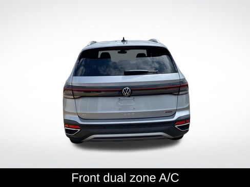 Used 2025 Volkswagen Taos SE AWD/4WD image 6