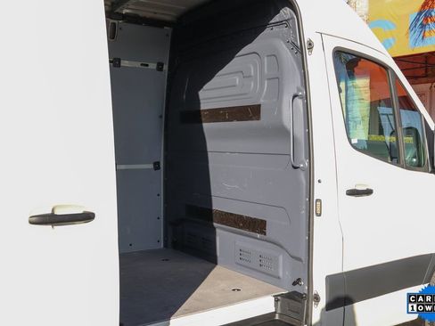 Used 2022 Mercedes-Benz Sprinter 2500 image 32