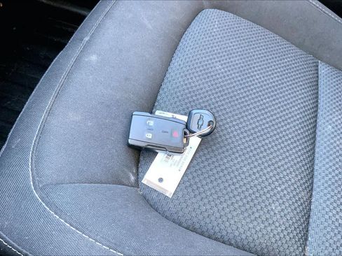 Used 2022 Chevrolet Colorado LT w/ Fleet Safety Package image 12