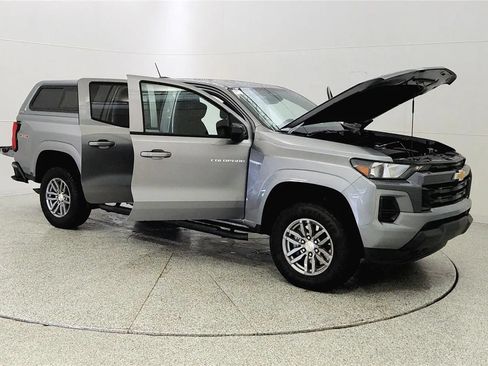 Used 2025 Chevrolet Colorado LT AWD/4WD image 9