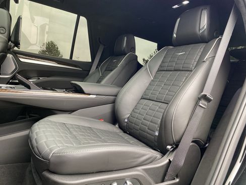 Used 2026 Cadillac Escalade Platinum Luxury image 8