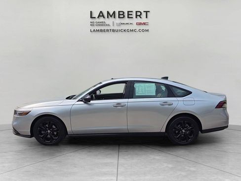 Used 2025 Honda Accord SE image 2