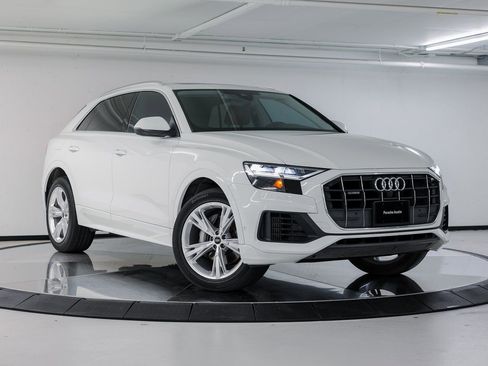 Used 2022 Audi Q8 Premium image 9