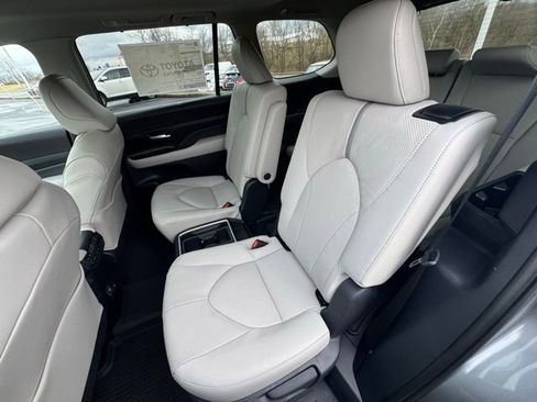 New 2026 Toyota Grand Highlander Platinum image 12