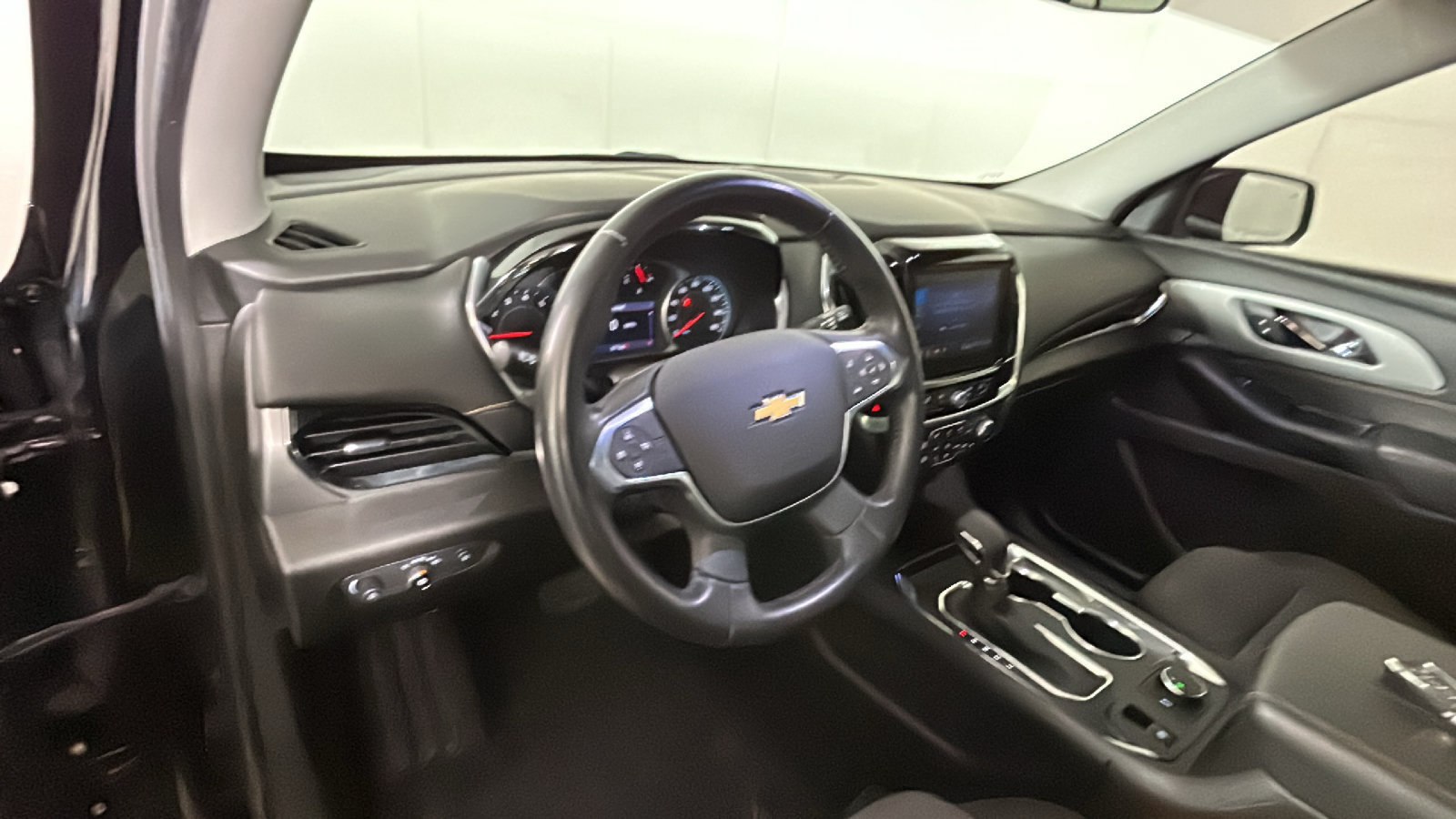 Used 2021 Chevrolet Traverse LT FWD image 16