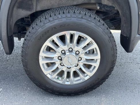 Used 2020 Chevrolet Silverado 3500 High Country w/ Technology Package AWD/4WD image 10