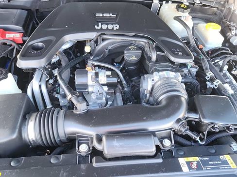 Used 2021 Jeep Wrangler Unlimited Sahara w/ Safety Group AWD/4WD image 13