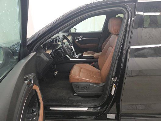 Used 2024 Audi Q8 e-tron Premium AWD/4WD image 6