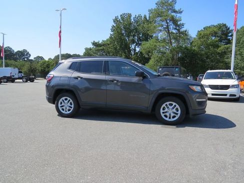 Used 2021 Jeep Compass Sport FWD image 2