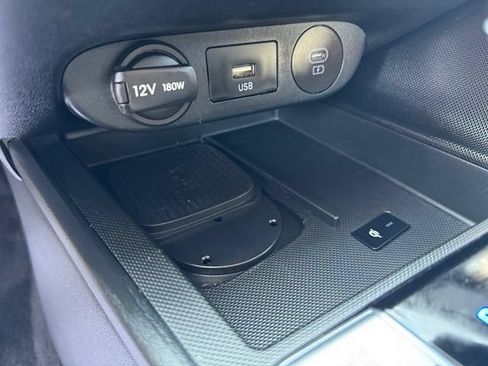 Used 2025 Hyundai Elantra Limited FWD image 18