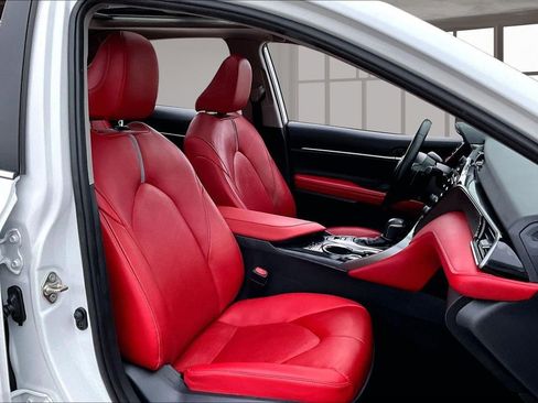 Used 2019 Toyota Camry XSE image 29