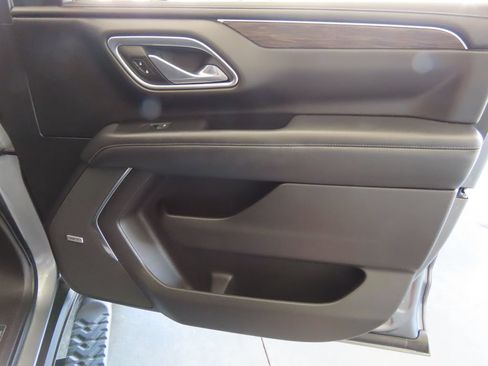 Used 2021 Chevrolet Tahoe Z71 w/ Luxury Package AWD/4WD image 41