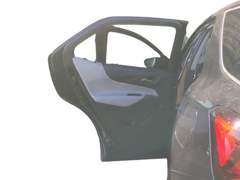 Used 2023 Chevrolet Equinox LS w/ LS Convenience Package image 29