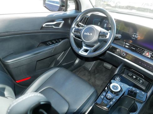Certified 2023 Kia Sportage EX w/ EX Premium Package AWD/4WD image 9