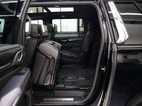 Used 2021 GMC Yukon XL Denali w/ Denali Ultimate Package AWD/4WD image 32